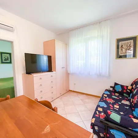 With Parking Space Basanija, Umag - 27427 דירה Bašanija