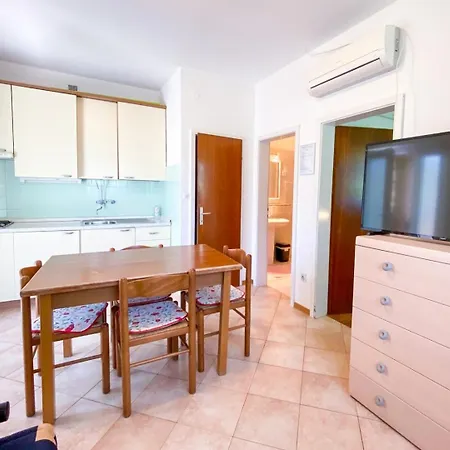 With Parking Space Basanija, Umag - 27427 דירה Bašanija