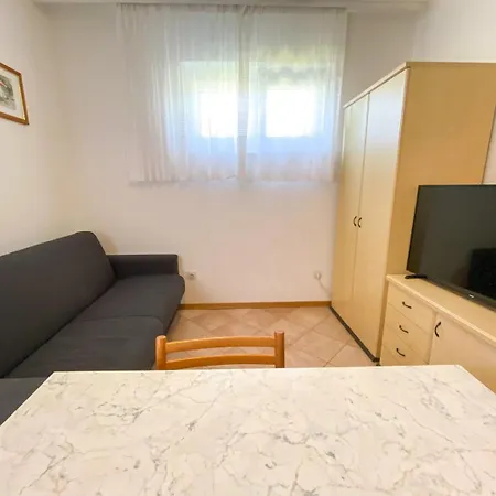 With Parking Space Basanija, Umag - 27427 Appartement Bašanija